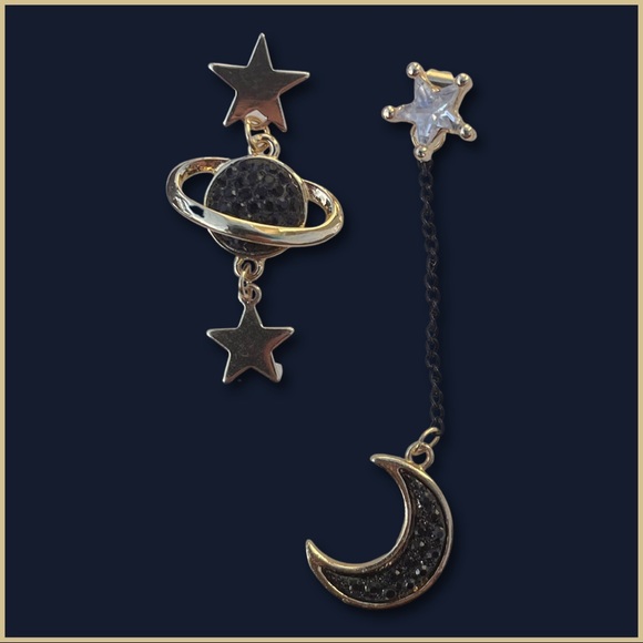 NWOT Asymmetrical Gold-tone Space Earrings - Picture 2 of 7